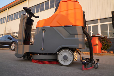 使用洗地機(jī)的時(shí)候要不要加入清潔劑？