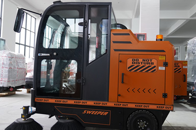 榮事達(dá)全封閉駕駛式掃地車的特點(diǎn)和應(yīng)用